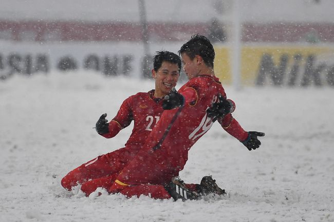 最终罗马主场3-1击败乌迪内斯，升至积分榜第五位，距离前四仅有3分差距。